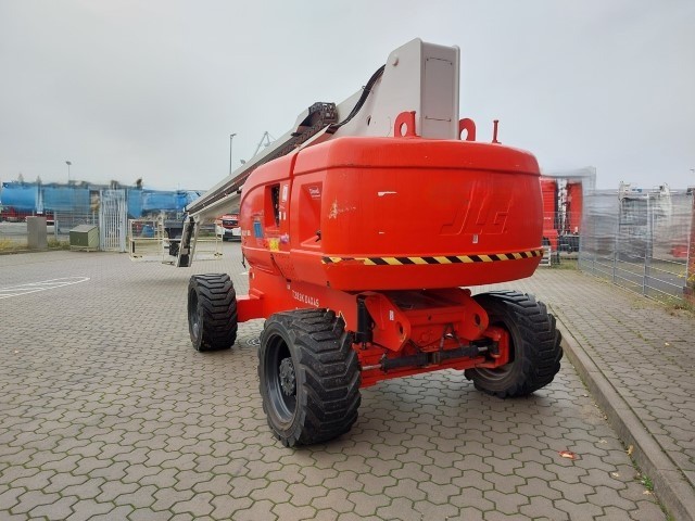 Sold - Articulated Boom Lift - View 3